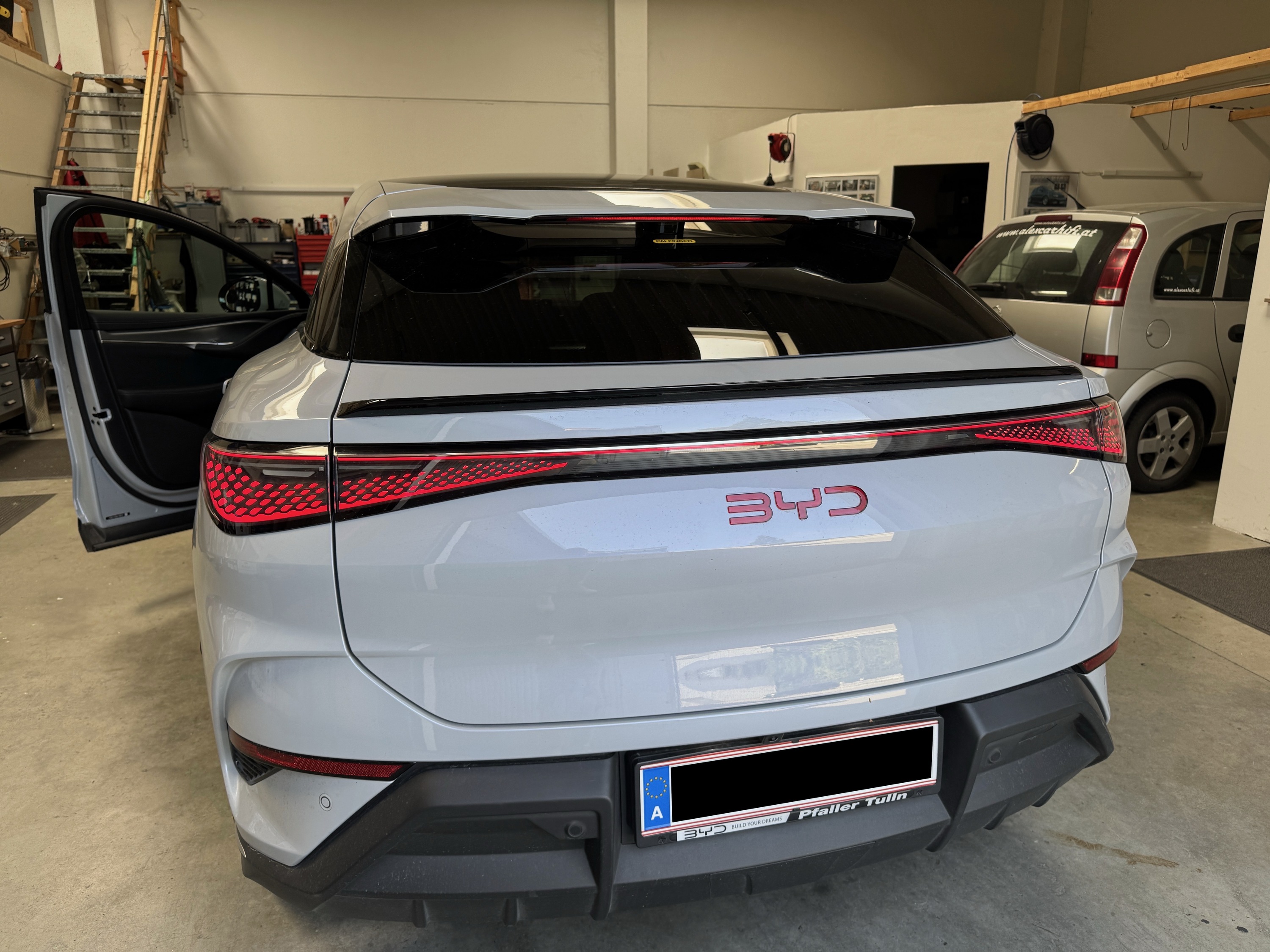 Rear Logo beleuchtet